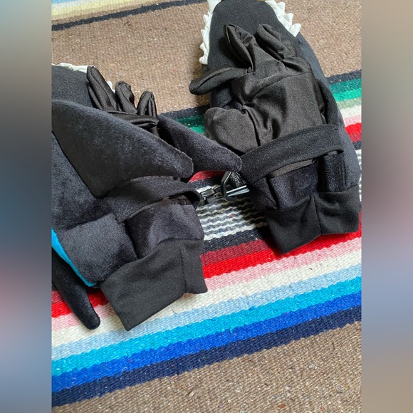 Rare new with tags, San Jose Sharks, chomp gloves, light up and sound effects - Picture 15 of 15